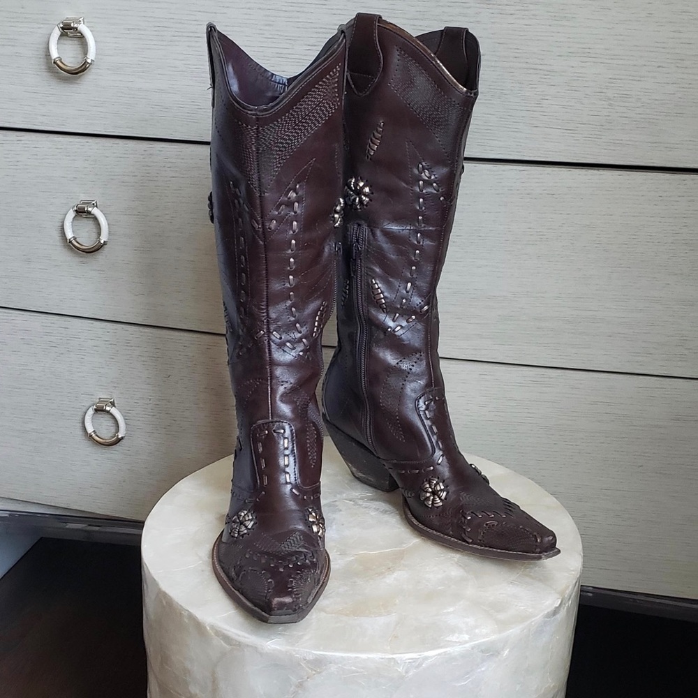 Vintage cowboy boots 🤠